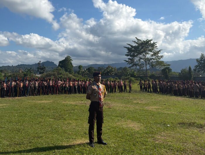 Firdaus, saat menjadi pemimpin peringatan apel besar gerakan pramuka ke 65 di sirkuit Gareccing, Kecamatan Sinjai Selatan.