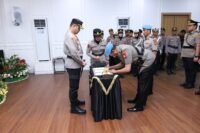 Kapolrestabes Makassar, Kombes Pol Arya Perdana memimpin upacara serah terima jabatan (sertijab) dan pelantikan Pejabat Utama (PJU) serta Kapolsek jajaran Polrestabes Makassar, di Aula Mappaoddang Mapolrestabes Makassar, Jumat (21/8/2026).