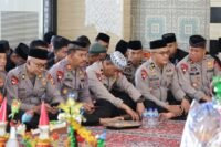Dansat Brimob Polda Sulsel Kombes Pol Muhammad Ridwan bersama jajaran dan Bhayangkari saat menghadiri peringatan Maulid Nabi Muhammad SAW di Masjid Nurul Qalbi, Mako Batalyon A Pelopor, Selasa (25/8/2026).