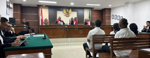 Lima terdakwa dugaan korupsi pengadaan bibit Nanas menjalani sidang dakwaan di Pengadilan Negeri Makassar, beberapa waktu lalu.