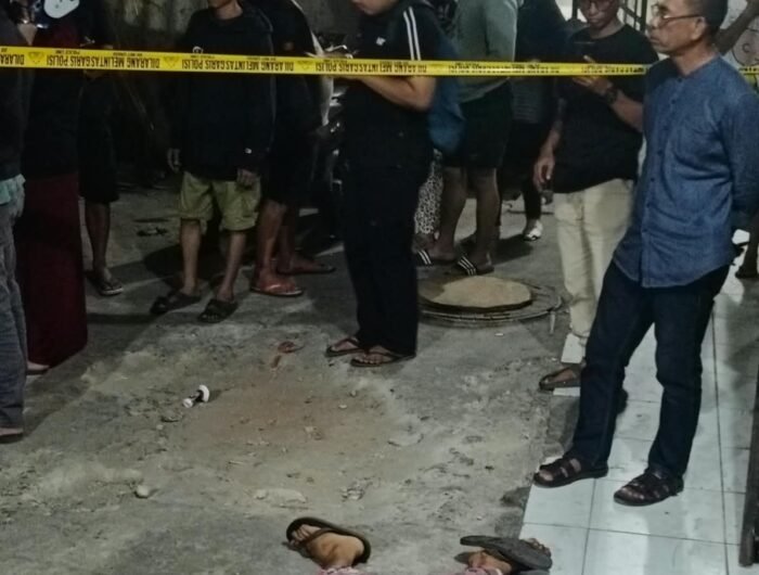 Seorang pria bernama Muh Alif alias Koko (28), meninggal dunia setelah diduga dianiaya menggunakan senjata tajam di sebuah kamar kos di wilayah Kecamatan Bontoala, Kota Makassar, pada Minggu malam (30/8/2026).