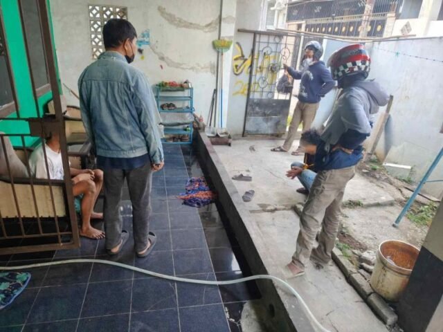 Unit Opsnal Reskrim Polsek Rappocini, Polrestabes Makassar, meringkus dua terduga pelaku pencurian dengan kekerasan (curas) atau begal yang terjadi di Jalan Hertasning, Kelurahan Kassi-Kassi, Kecamatan Rappocini, Kota Makassar.