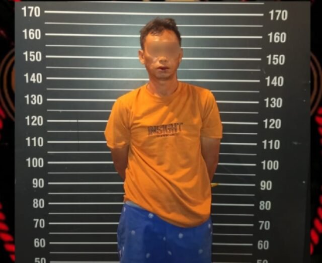 Polisi mengamankan terduga pelaku kasus dugaan pembunuhan yang menewaskan warga Kecamatan Pajukukang, Bantaeng. SY ditangkap di wilayah Bajeng, Kabupaten Gowa, setelah diduga melarikan diri usai kejadian.