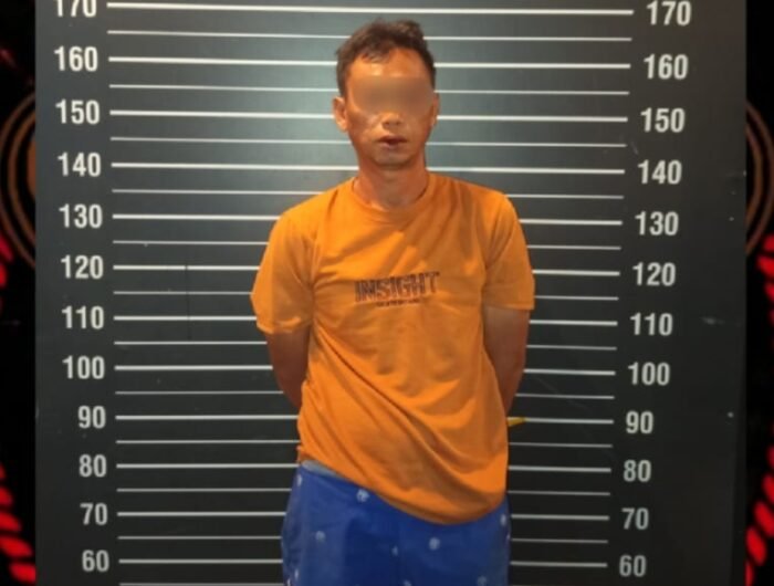Polisi mengamankan terduga pelaku kasus dugaan pembunuhan yang menewaskan warga Kecamatan Pajukukang, Bantaeng. SY ditangkap di wilayah Bajeng, Kabupaten Gowa, setelah diduga melarikan diri usai kejadian.
