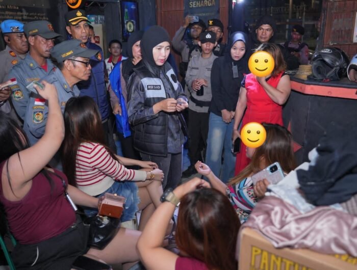 Polres Pelabuhan Makassar menggelar operasi gabungan di sejumlah tempat hiburan malam (THM) yang ada di sepanjang Jalan Nusantara, Kecamatan Wajo, Kota Makassar.