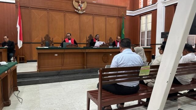 Sidang kasus dugaan tindak pidana korupsi pada pengadaan bibit nanas pada Dinas Tanaman Pangan, Hortikultura dan Perkebunan (DTPH-Bun) Sulsel kembali digelar di Pengadilan Negeri (PN) Makassar, Selasa (1/9/2026).