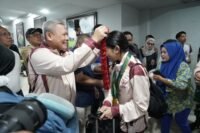 Kepala Kejaksaan Tinggi (Kajati) Sulawesi Selatan, Muhammad Syarifuddin, menjemput langsung kepulangan kontingen Sulawesi Selatan yang berhasil meraih juara umum Kejuaraan Nasional (Kejurnas) Karate-Do Gojukai Piala Jaksa Agung RI III Tahun 2026.