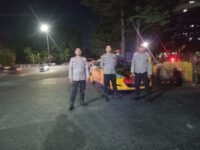 Personel Polsek Ujung Tanah gelar patroli pada malam hari.