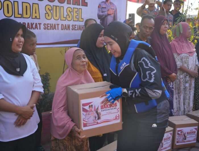 Semarak HUT ke-78 Polwan, Polri sapa dan berbagi bersama warga Pulau Barrang Lompo.