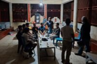 Delapan pemuda digerebek polisi saat diduga sedang menggelar pesta minuman keras di dalam kawasan Pekuburan Cina Yayasan Budi Luhur, Kelurahan Antang, Kecamatan Manggala, Kota Makassar.