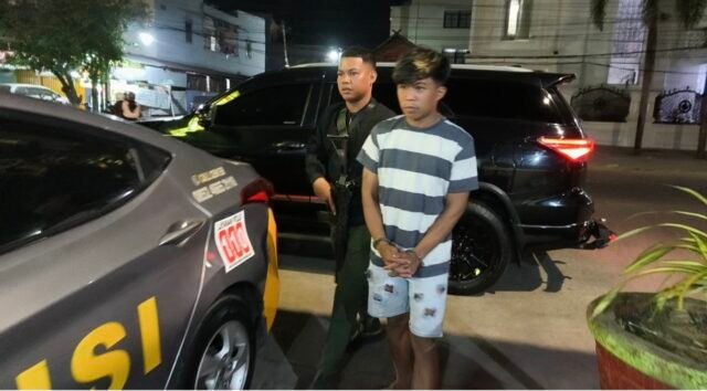 Tim Reskrim Polsek Tallo berhasil meringkus seorang pria berinisial RG alias AKO, yang diduga melakukan pencurian perhiasan emas seberat 18 gram di Jalan Tinumbu, Kelurahan Bunga Eja Biru, Kecamatan Tallo, Makassar.