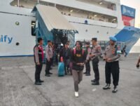 Cegah kriminalitas, Polsek Soeta perketat patroli di Dermaga Pelabuhan Makassar.