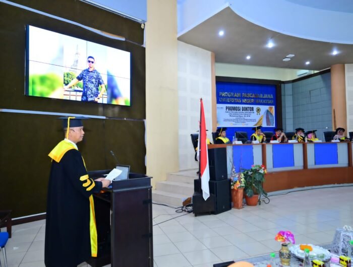 Kompol Dr. Muhammad Agus, S.E., M.M, meraih gelar Doktor Ilmu Administrasi Publik setelah berhasil menyelesaikan Ujian Promosi Doktor Program Studi S3 Ilmu Administrasi Publik, Fakultas Ilmu Sosial dan Hukum di Universitas Negeri Makassar (UNM), Rabu (9/9/2026).
