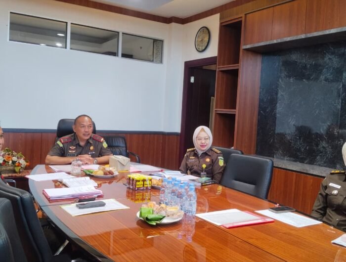 Kejaksaan Tinggi Sulawesi Selatan (Kejati Sulsel), Muhammad Syarifuddin menyetujui penghentian penuntutan berdasarkan mekanisme Keadilan Restoratif atau Restorative Justice (RJ) terhadap perkara dugaan tindak pidana Kekerasan Dalam Rumah Tangga (KDRT) yang ditangani Kejaksaan Negeri (Kejari) Parepare.