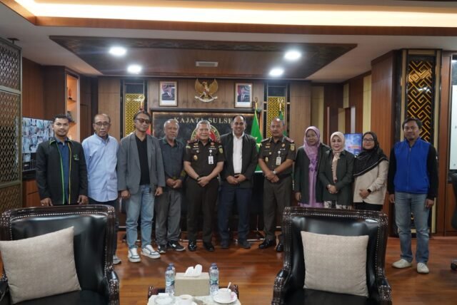 Pengurus Pusat Persatuan Alumni Teknik Sipil (PATSI) Universitas Muslim Indonesia (UMI) berkunjung dan silaturahim di Kejaksaan Tinggi (Kejati) Sulawesi Selatan Jalan Urip Sumohardjo, Makassar, Rabu (23/9/2026).