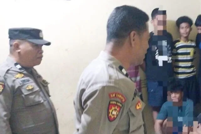 Unit Reskrim Polsek Mamajang Polrestabes Makassar, mengamankan seorang pria berinisial RF alias Ale (19), yang diduga menganiaya pacarnya di sebuah kos di Jalan Kancil, Kecamatan Mamajang, Kota Makassar.