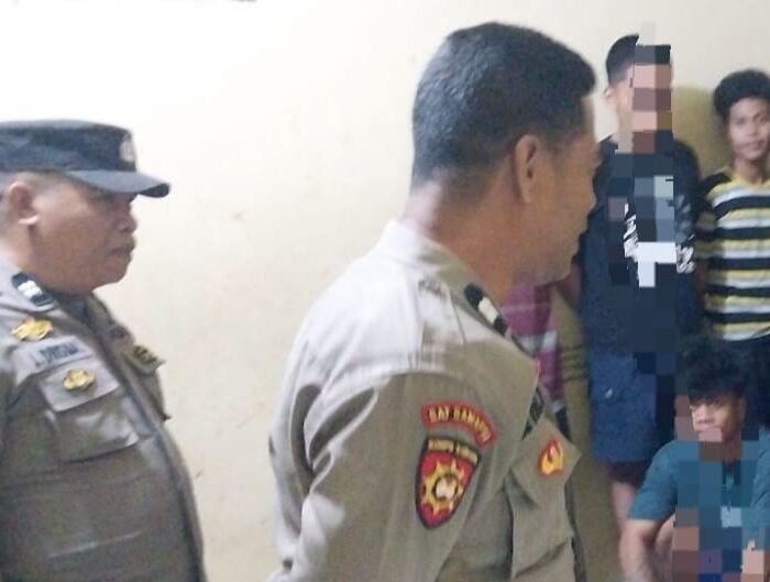 Unit Reskrim Polsek Mamajang Polrestabes Makassar, mengamankan seorang pria berinisial RF alias Ale (19), yang diduga menganiaya pacarnya di sebuah kos di Jalan Kancil, Kecamatan Mamajang, Kota Makassar.