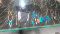 Sejumlah barang bukti diamankan polisi saat membubarkan tawuran pemuda di jalan Anoang, Makassar.