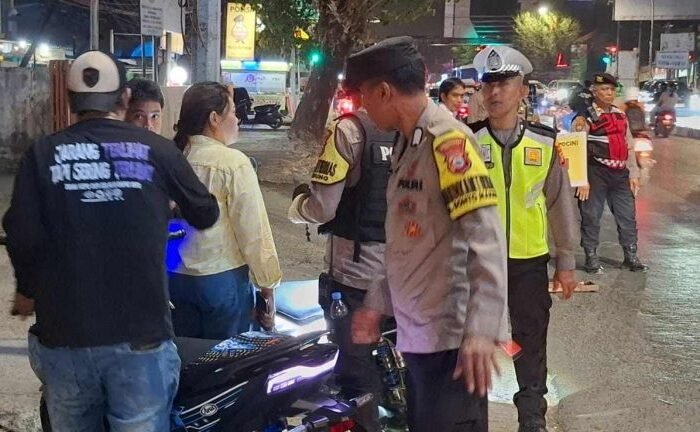Sejumlah motor berknalpot brong terjaring razia Cipkon Polsek Rappocini di Jalan Sultan Alauddin, Sabtu (26/9/2026) malam.