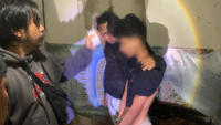 Petugas mengamankan terduga pelaku pencurian yang dibekuk Unit Reskrim Polsek Mamajang di kawasan Jalan Ratulangi, Makassar.