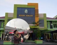 Kolase foto RSUD Sinjai dan Suandi, selaku Kabid Infokom SEMMI Sulawesi Selatan, yang menyoroti pelayanan IGD RSUD Sinjai.