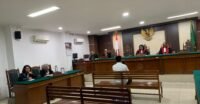 Eks Bripda Pirman saat menjalani sidang pembacaan vonis di Pengadilan Negeri (PN) Makassar, Rabu (14/10/2026). Pirman divonis 15 tahun penjara dalam kasus pembunuhan terhadap juniornya, Bripda Dirja Pratama.
