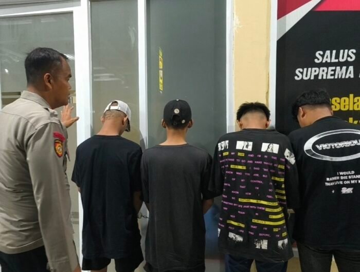 Jajaran Polsek Tallo mengamankan empat remaja yang diduga terlibat aksi tawuran antarkelompok di wilayah Kecamatan Tallo, Makassar.