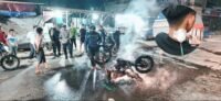 Sebuah sepeda motor Honda CRF dibakar saat keributan terjadi di kawasan Pasar Jongkok, Manggala. Seorang warga juga mengalami luka setelah terkena busur panah dalam insiden tersebut.
