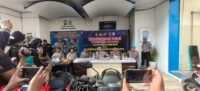 Kapolrestabes Makassar, Kombes Pol Arya Perdana didampingi Kasat Lantas, Kasi Humas, merilis hasil penindakan pelanggaran lalulintas di halaman Satlantas Polrestabes Makassar, Kamis (8/10/2026) sore.