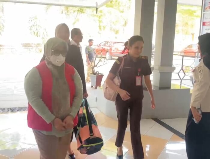 Tim Jaksa Penuntut Umum (JPU) Bidang Tindak Pidana Khusus Kejari Gowa melakukan eksekusi terhadap terpidana dr. Ummu Salamah, pada Senin (12/10/2026).